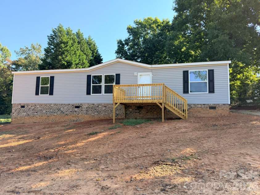 1066 Gold Mine Drive, Catawba, NC 28609.  MLS# CAR4430584, YatesRealty ID 54447. 