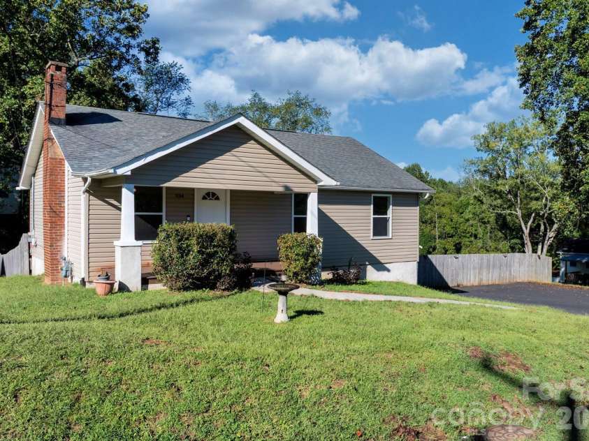 934 Fairview Drive, Lenoir, NC 28645.  MLS# CAR4429159, YatesRealty ID 54448. 