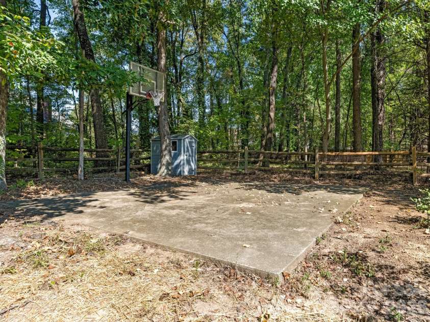4415 Highcroft Lane, Charlotte, NC 28269.  MLS# CAR4430634, YatesRealty ID 54449. Basketball Court