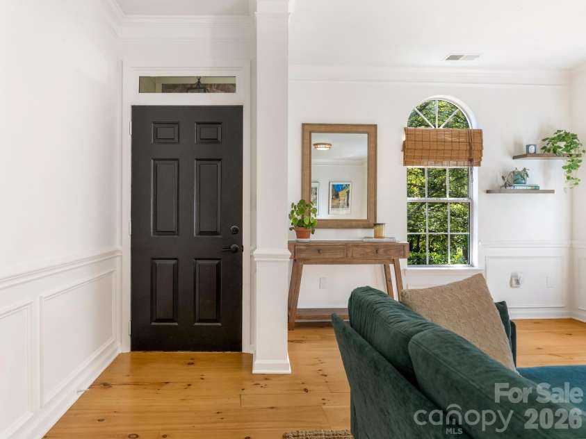 4415 Highcroft Lane, Charlotte, NC 28269.  MLS# CAR4430634, YatesRealty ID 54449. Entrance