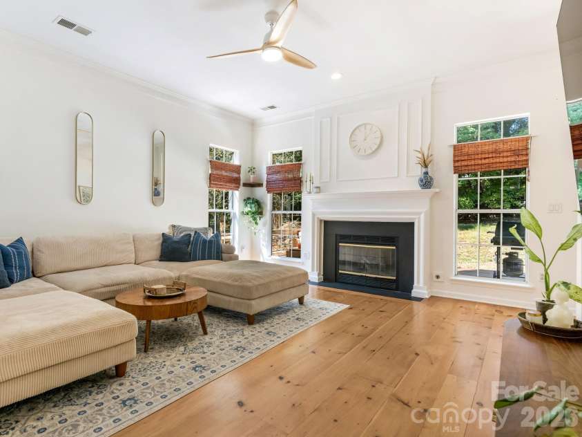 4415 Highcroft Lane, Charlotte, NC 28269.  MLS# CAR4430634, YatesRealty ID 54449. Family Room