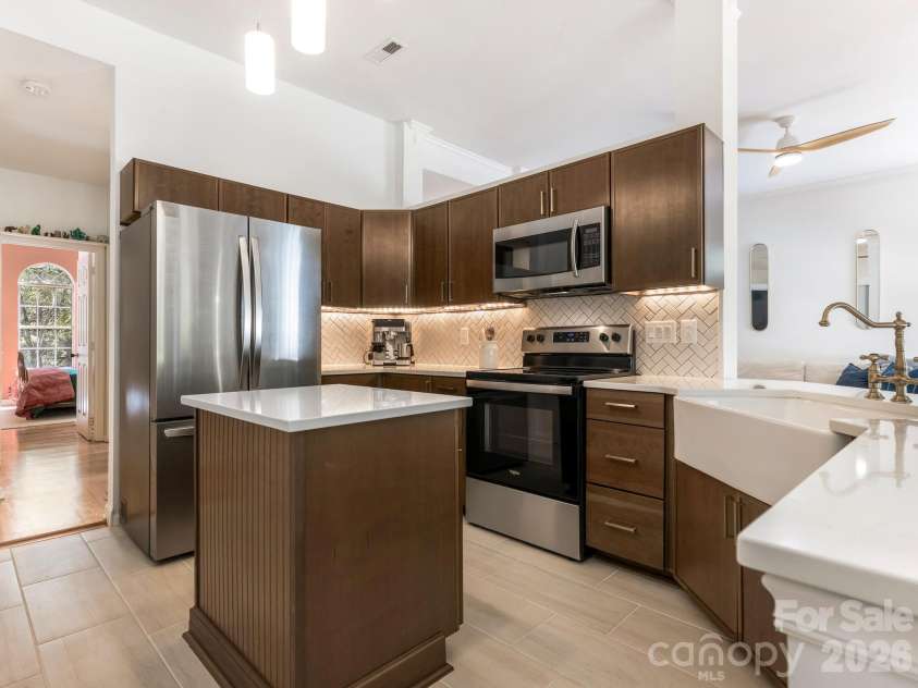 4415 Highcroft Lane, Charlotte, NC 28269.  MLS# CAR4430634, YatesRealty ID 54449. Kitchen