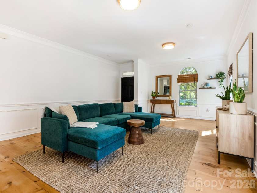 4415 Highcroft Lane, Charlotte, NC 28269.  MLS# CAR4430634, YatesRealty ID 54449. Living Room