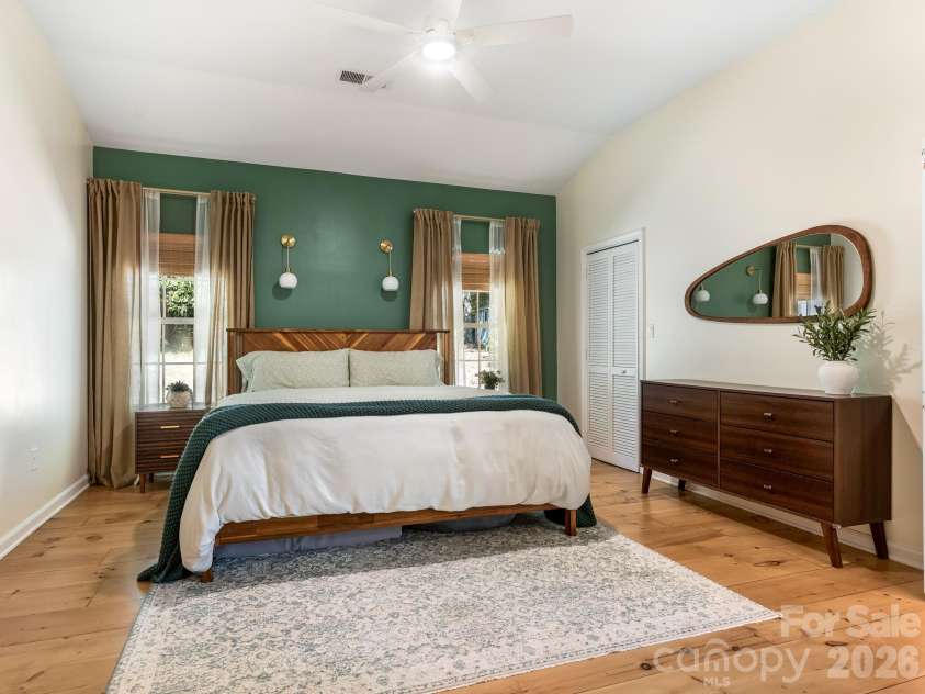 4415 Highcroft Lane, Charlotte, NC 28269.  MLS# CAR4430634, YatesRealty ID 54449. Primary Bedroom