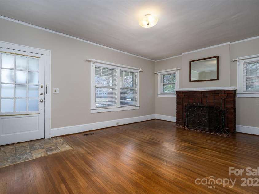 634 Carolina Avenue, Gastonia, NC 28052.  MLS# CAR4233492, YatesRealty ID 5445. 