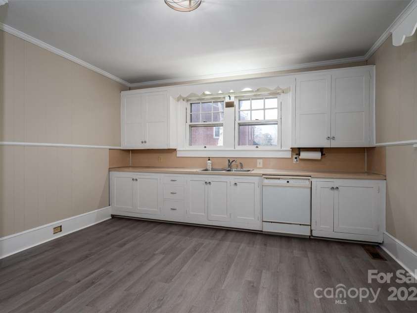 634 Carolina Avenue, Gastonia, NC 28052.  MLS# CAR4233492, YatesRealty ID 5445. 