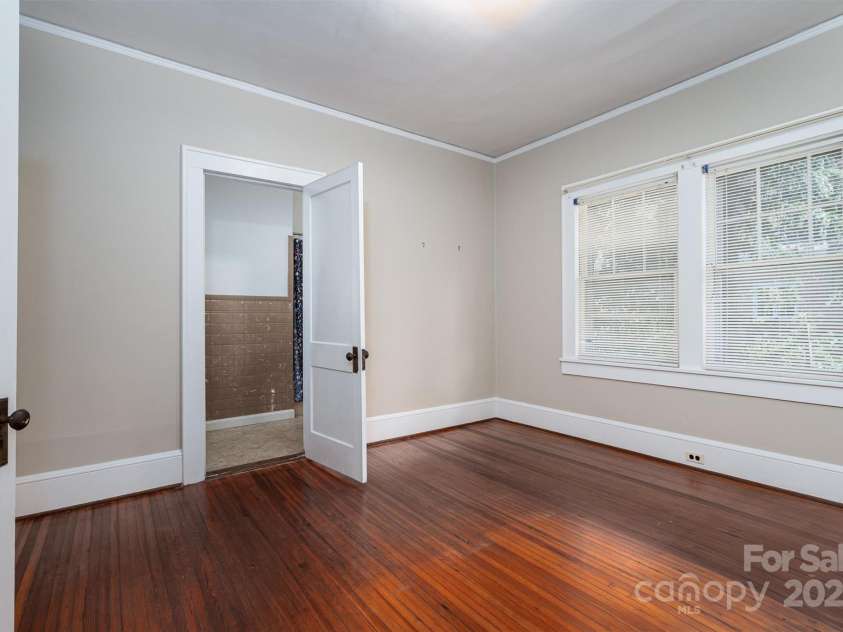 634 Carolina Avenue, Gastonia, NC 28052.  MLS# CAR4233492, YatesRealty ID 5445. 