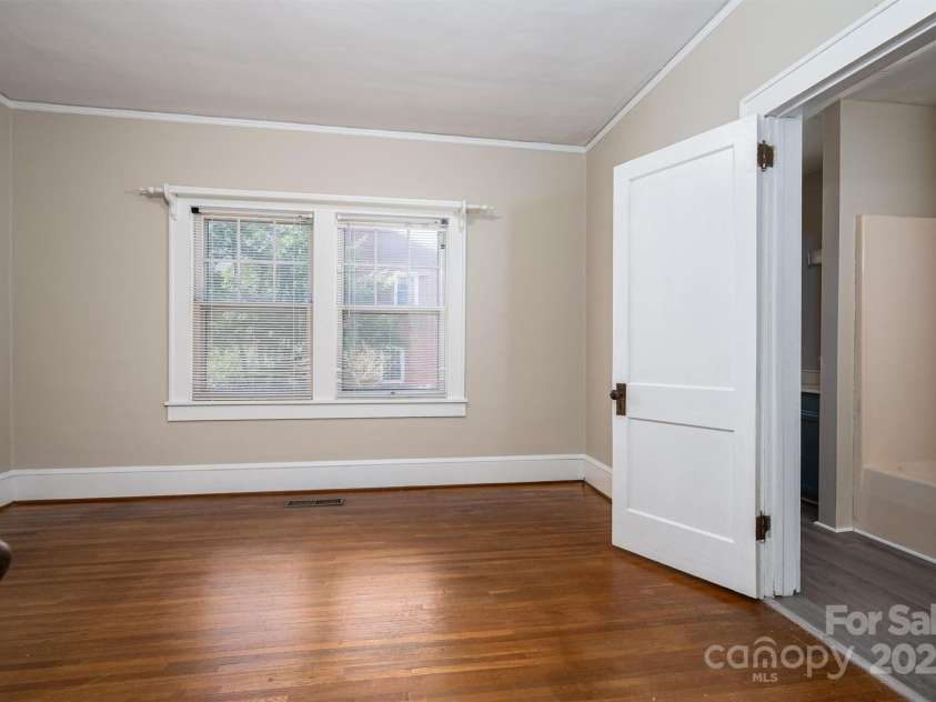 634 Carolina Avenue, Gastonia, NC 28052.  MLS# CAR4233492, YatesRealty ID 5445. 