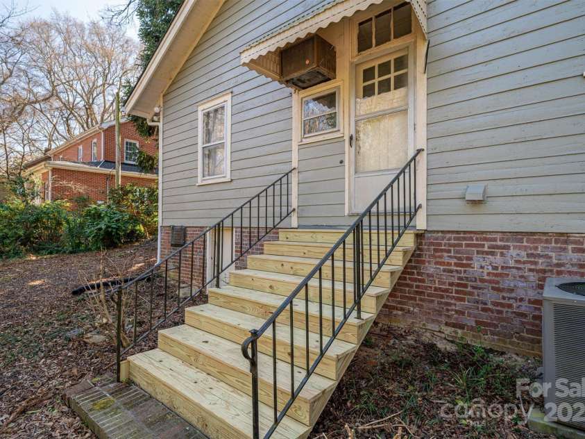 634 Carolina Avenue, Gastonia, NC 28052.  MLS# CAR4233492, YatesRealty ID 5445. 