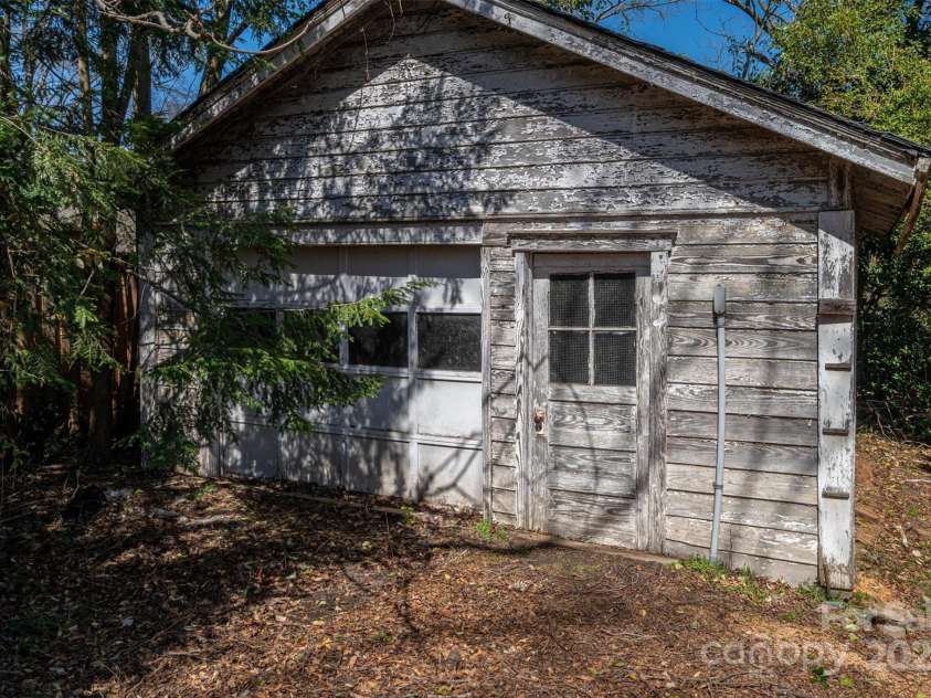 634 Carolina Avenue, Gastonia, NC 28052.  MLS# CAR4233492, YatesRealty ID 5445. 