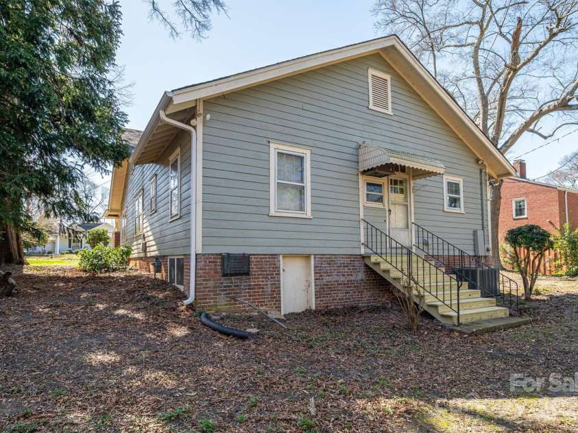 634 Carolina Avenue, Gastonia, NC 28052.  MLS# CAR4233492, YatesRealty ID 5445. 