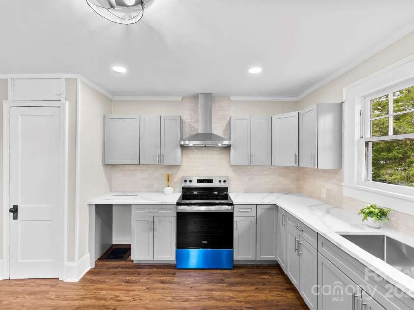 634 Carolina Avenue, Gastonia, NC 28052.  MLS# CAR4328870, YatesRealty ID 5445. 