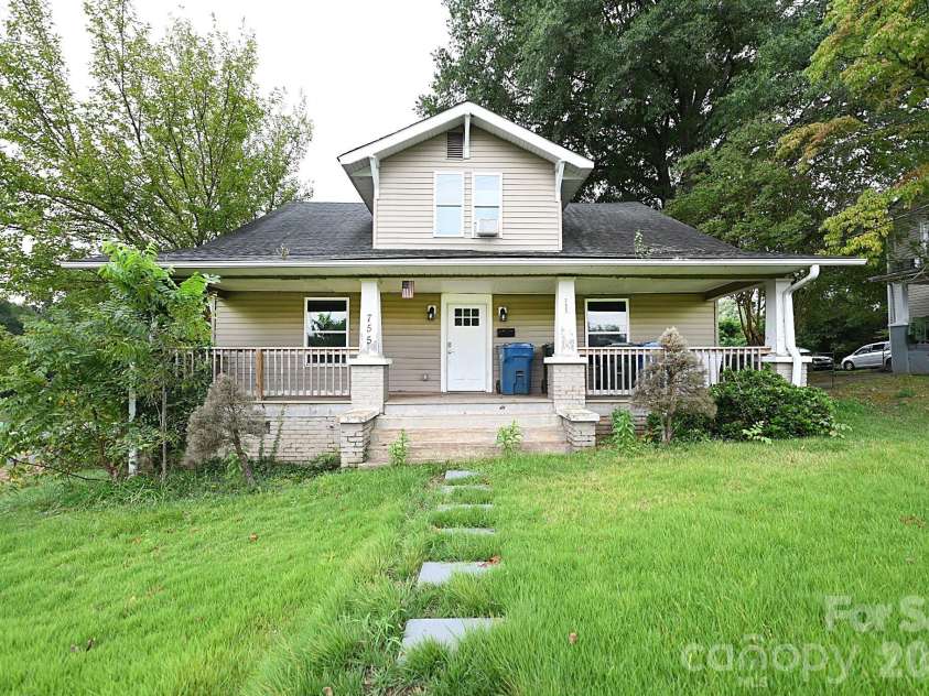 755 2nd Avenue, Hickory, NC 28602.  MLS# CAR4429303, YatesRealty ID 54450. 