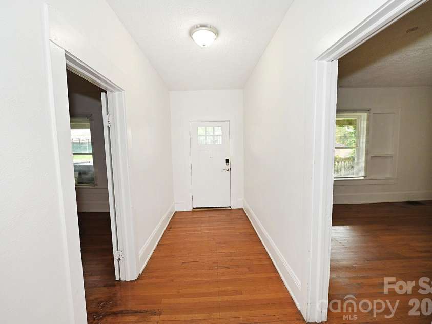 755 2nd Avenue, Hickory, NC 28602.  MLS# CAR4429303, YatesRealty ID 54450. 