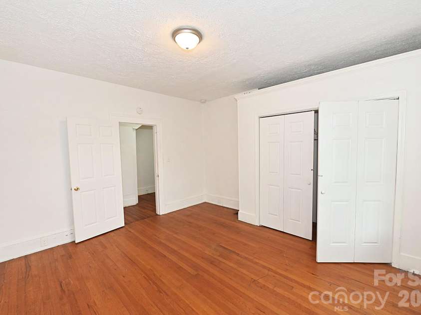 755 2nd Avenue, Hickory, NC 28602.  MLS# CAR4429303, YatesRealty ID 54450. 