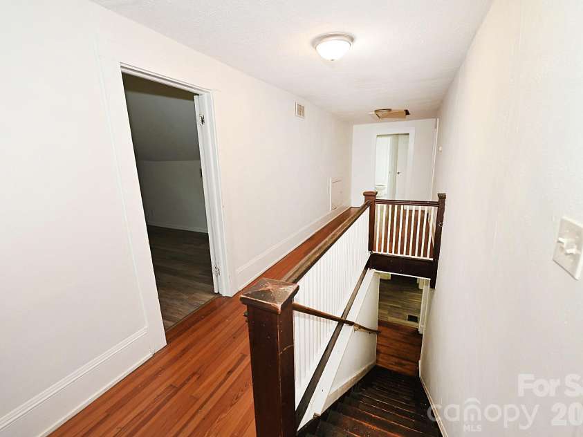 755 2nd Avenue, Hickory, NC 28602.  MLS# CAR4429303, YatesRealty ID 54450. 