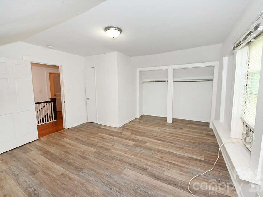 755 2nd Avenue, Hickory, NC 28602.  MLS# CAR4429303, YatesRealty ID 54450. 