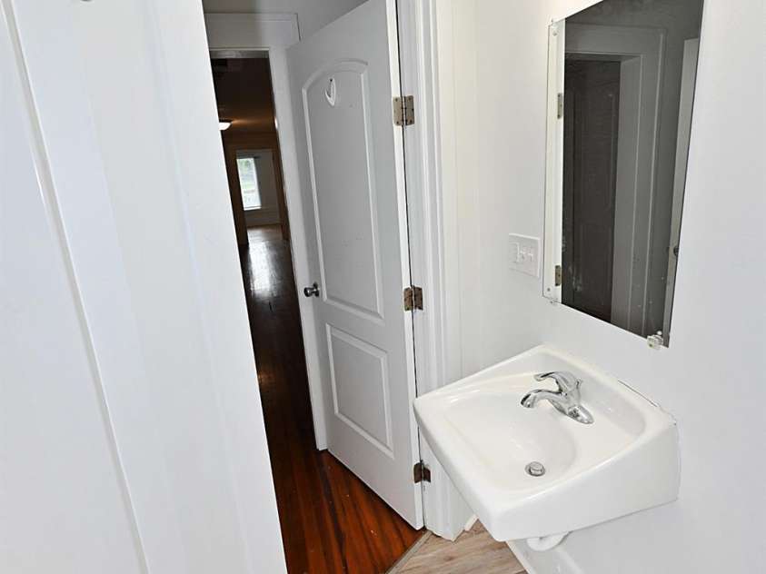 755 2nd Avenue, Hickory, NC 28602.  MLS# CAR4429303, YatesRealty ID 54450. 