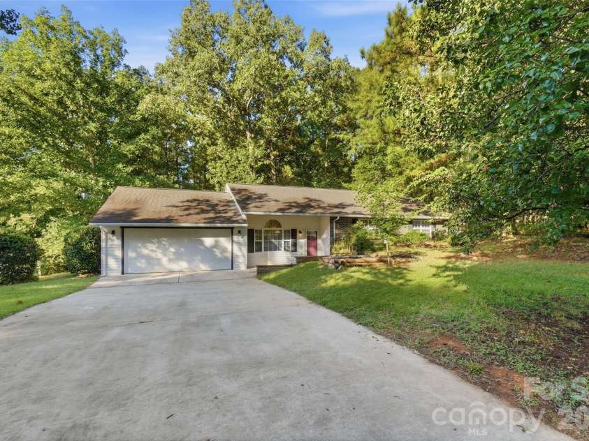 8004 Agape Lane, Waxhaw, NC 28173.  MLS# CAR4430325, YatesRealty ID 54452. 