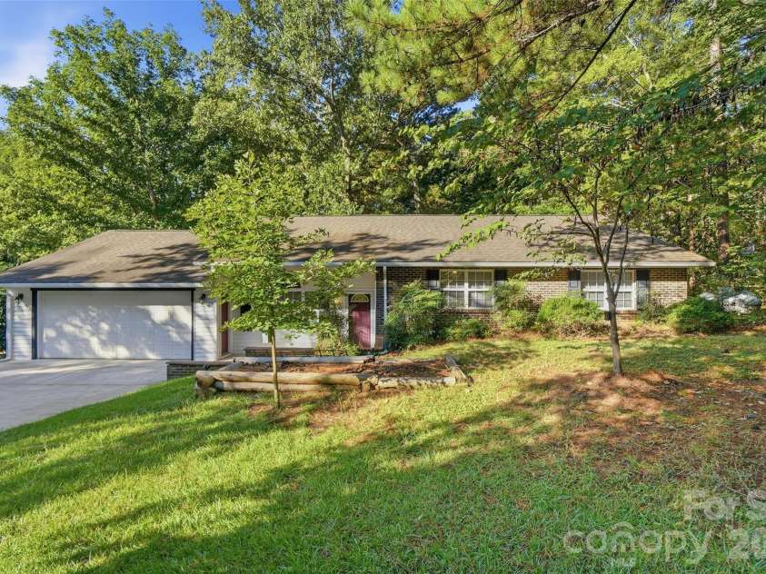 8004 Agape Lane, Waxhaw, NC 28173.  MLS# CAR4430325, YatesRealty ID 54452. 