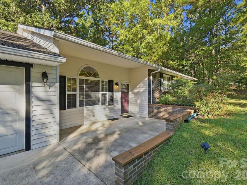 8004 Agape Lane, Waxhaw, NC 28173.  MLS# CAR4430325, YatesRealty ID 54452. 