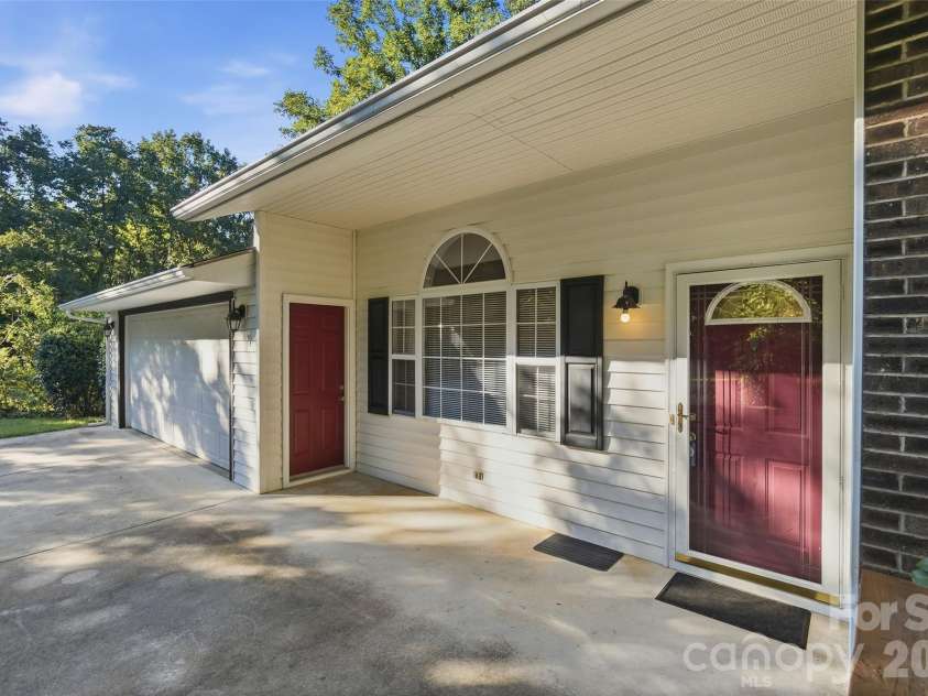 8004 Agape Lane, Waxhaw, NC 28173.  MLS# CAR4430325, YatesRealty ID 54452. 