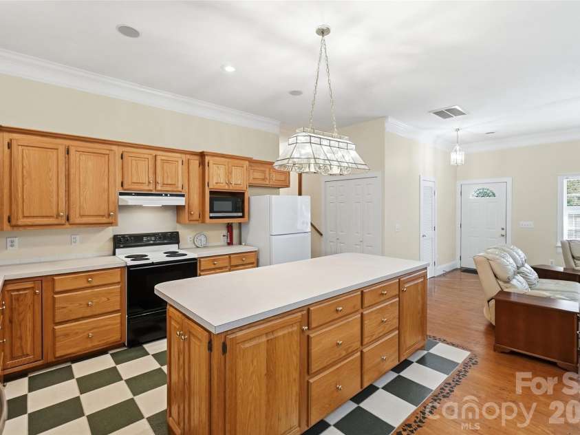 8004 Agape Lane, Waxhaw, NC 28173.  MLS# CAR4430325, YatesRealty ID 54452. 
