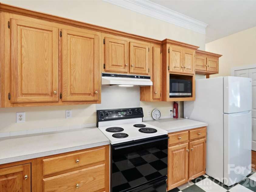 8004 Agape Lane, Waxhaw, NC 28173.  MLS# CAR4430325, YatesRealty ID 54452. 