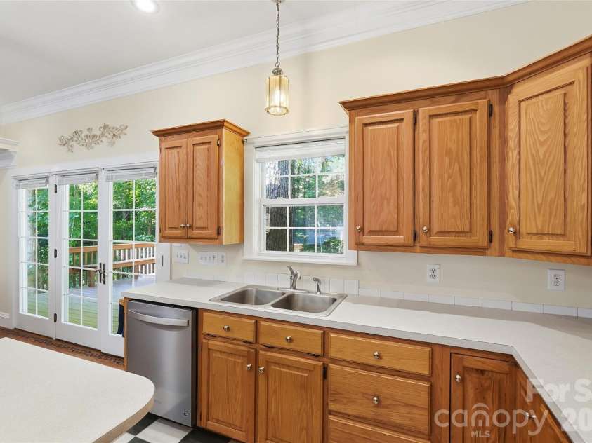 8004 Agape Lane, Waxhaw, NC 28173.  MLS# CAR4430325, YatesRealty ID 54452. 