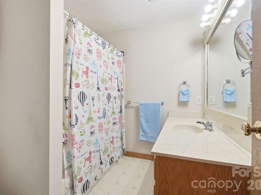 8004 Agape Lane, Waxhaw, NC 28173.  MLS# CAR4430325, YatesRealty ID 54452. 