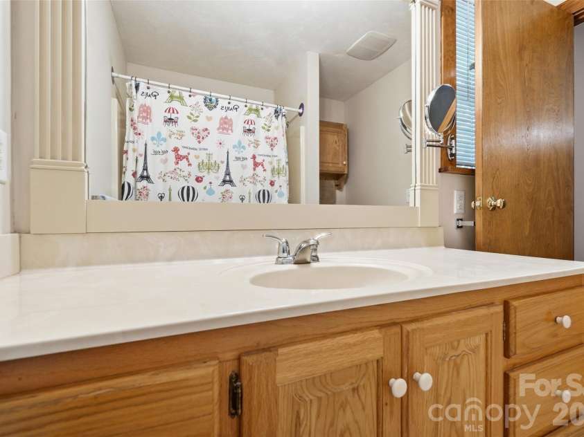 8004 Agape Lane, Waxhaw, NC 28173.  MLS# CAR4430325, YatesRealty ID 54452. 