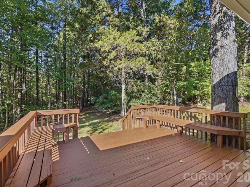 8004 Agape Lane, Waxhaw, NC 28173.  MLS# CAR4430325, YatesRealty ID 54452. 