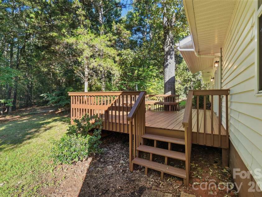 8004 Agape Lane, Waxhaw, NC 28173.  MLS# CAR4430325, YatesRealty ID 54452. 