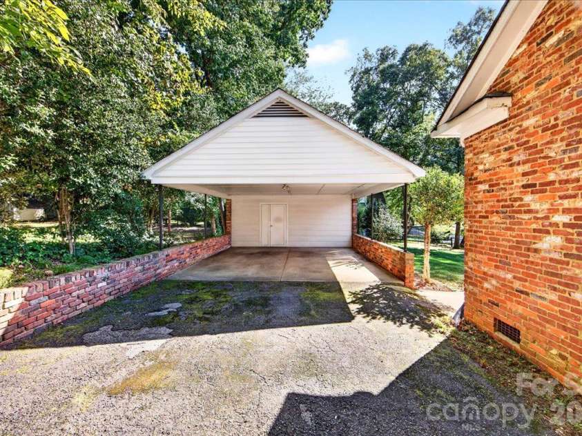 2936 Burnt Mill Road, Charlotte, NC 28210.  MLS# CAR4429775, YatesRealty ID 54453. 