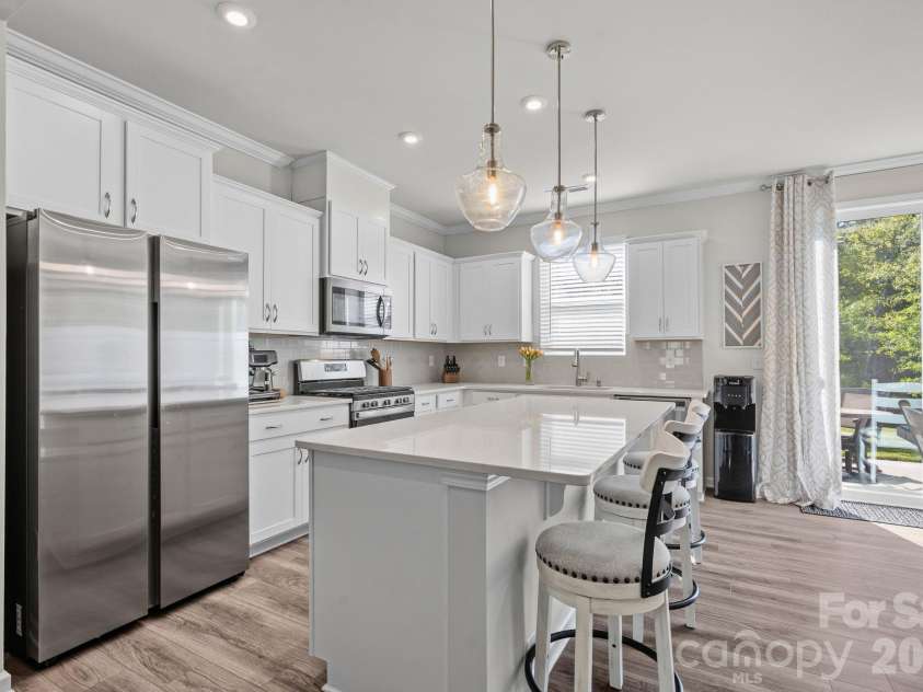 18048 Pear Hawthorne Drive, Huntersville, NC 28078.  MLS# CAR4429932, YatesRealty ID 54454. 