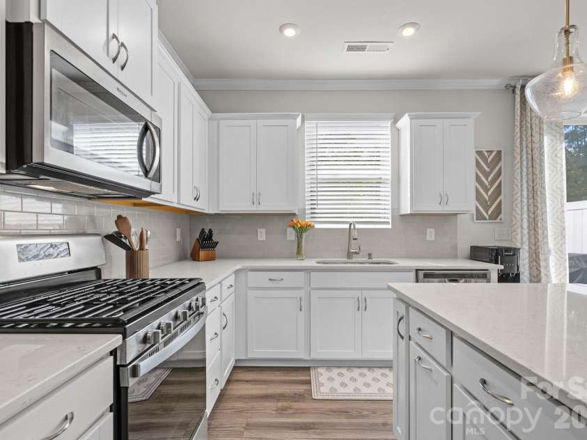 18048 Pear Hawthorne Drive, Huntersville, NC 28078.  MLS# CAR4429932, YatesRealty ID 54454. 