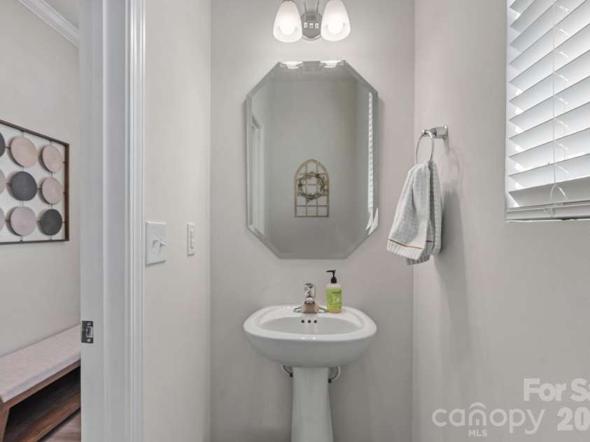 18048 Pear Hawthorne Drive, Huntersville, NC 28078.  MLS# CAR4429932, YatesRealty ID 54454. 