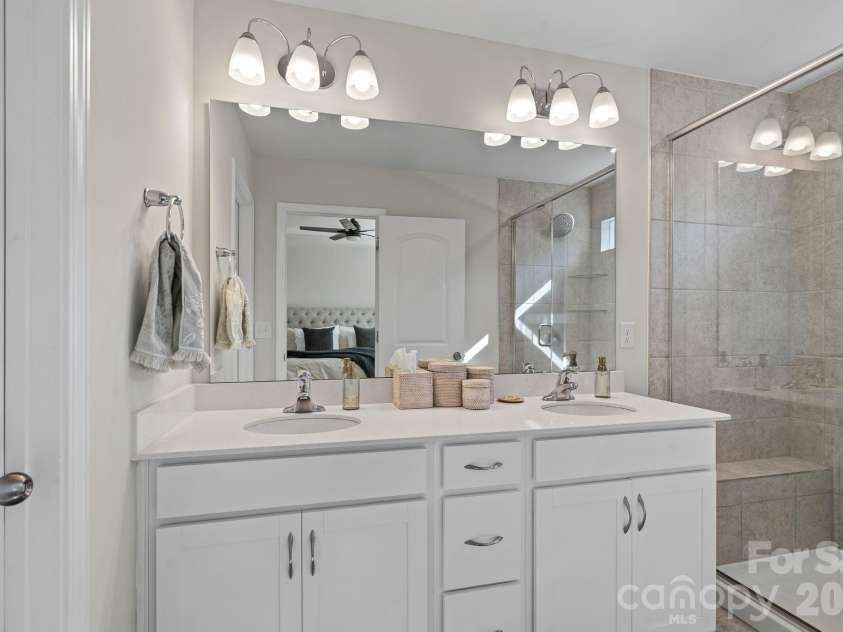 18048 Pear Hawthorne Drive, Huntersville, NC 28078.  MLS# CAR4429932, YatesRealty ID 54454. 