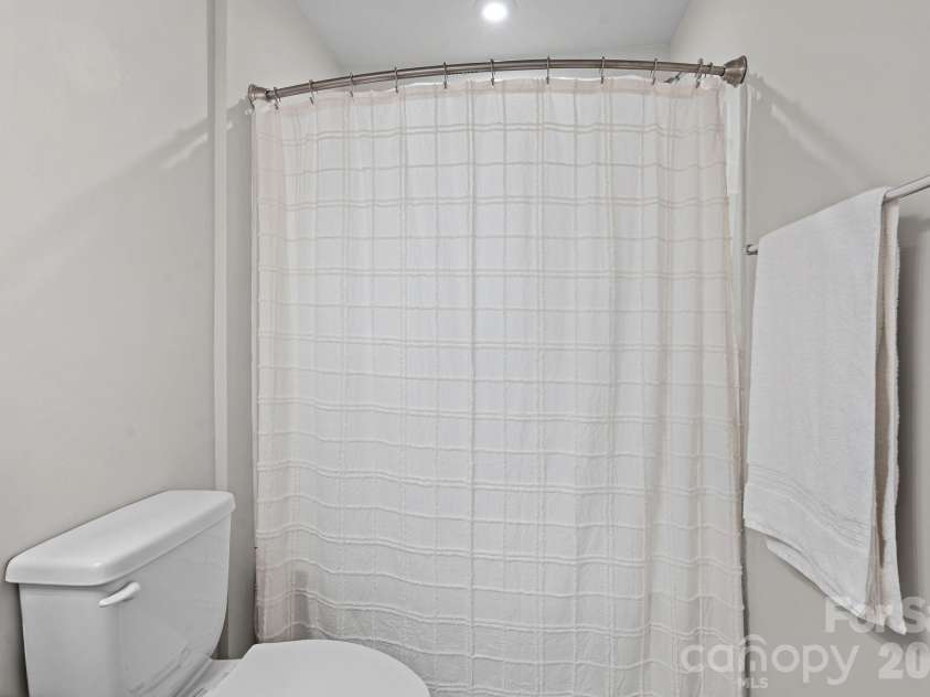 18048 Pear Hawthorne Drive, Huntersville, NC 28078.  MLS# CAR4429932, YatesRealty ID 54454. 