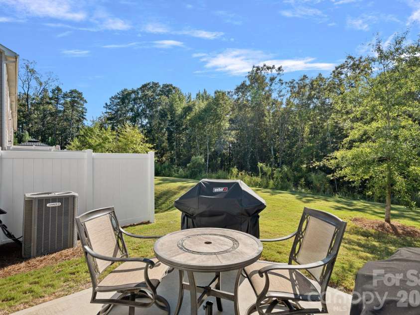 18048 Pear Hawthorne Drive, Huntersville, NC 28078.  MLS# CAR4429932, YatesRealty ID 54454. 