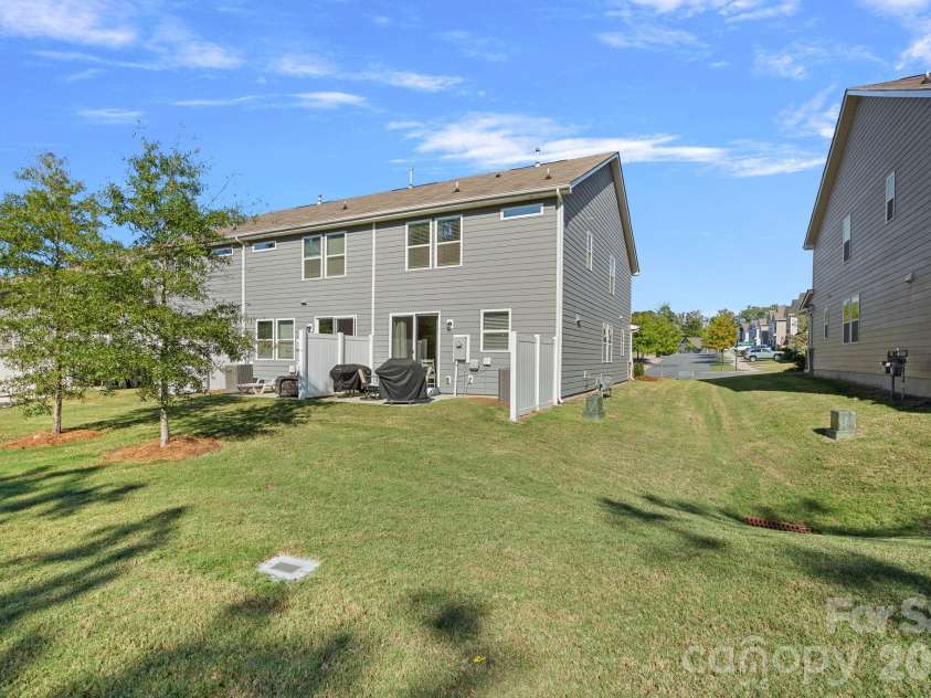 18048 Pear Hawthorne Drive, Huntersville, NC 28078.  MLS# CAR4429932, YatesRealty ID 54454. 
