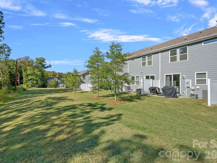 18048 Pear Hawthorne Drive, Huntersville, NC 28078.  MLS# CAR4429932, YatesRealty ID 54454. 