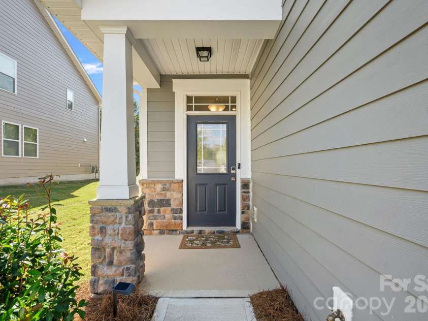 18048 Pear Hawthorne Drive, Huntersville, NC 28078.  MLS# CAR4429932, YatesRealty ID 54454. 