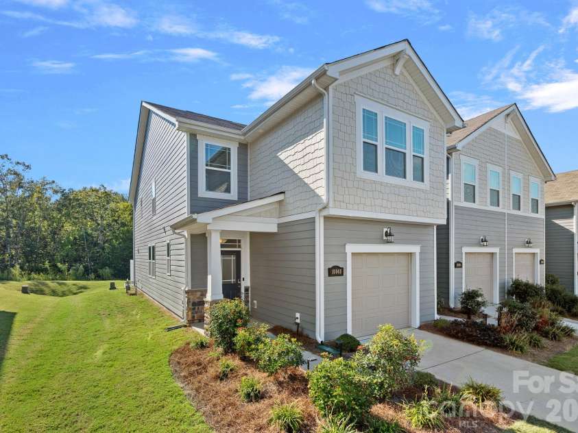 18048 Pear Hawthorne Drive, Huntersville, NC 28078.  MLS# CAR4429932, YatesRealty ID 54454. 