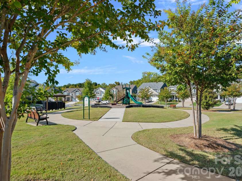 18048 Pear Hawthorne Drive, Huntersville, NC 28078.  MLS# CAR4429932, YatesRealty ID 54454. 