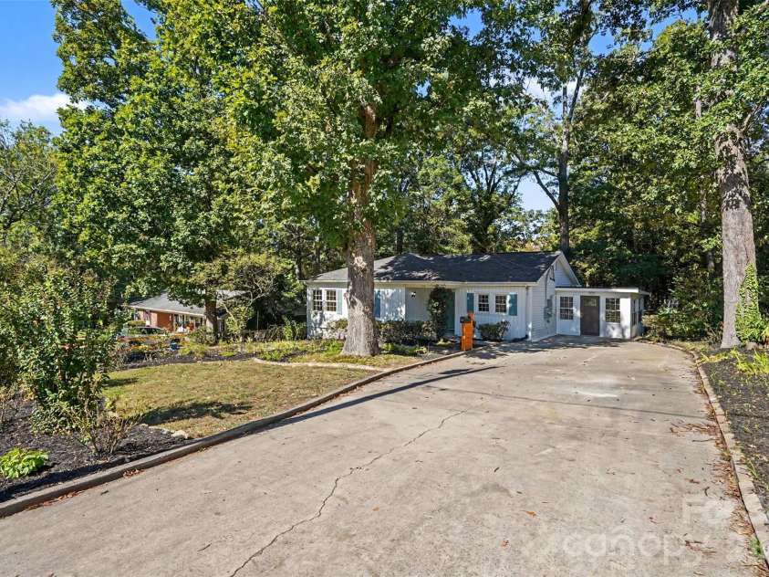 110 Hillside Avenue, Concord, NC 28025.  MLS# CAR4430448, YatesRealty ID 54456. 