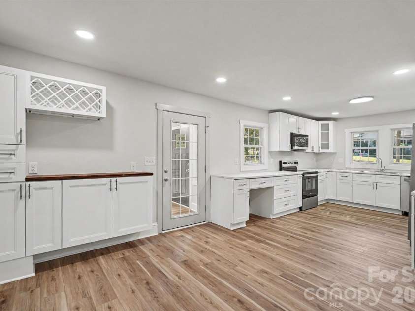 110 Hillside Avenue, Concord, NC 28025.  MLS# CAR4430448, YatesRealty ID 54456. 