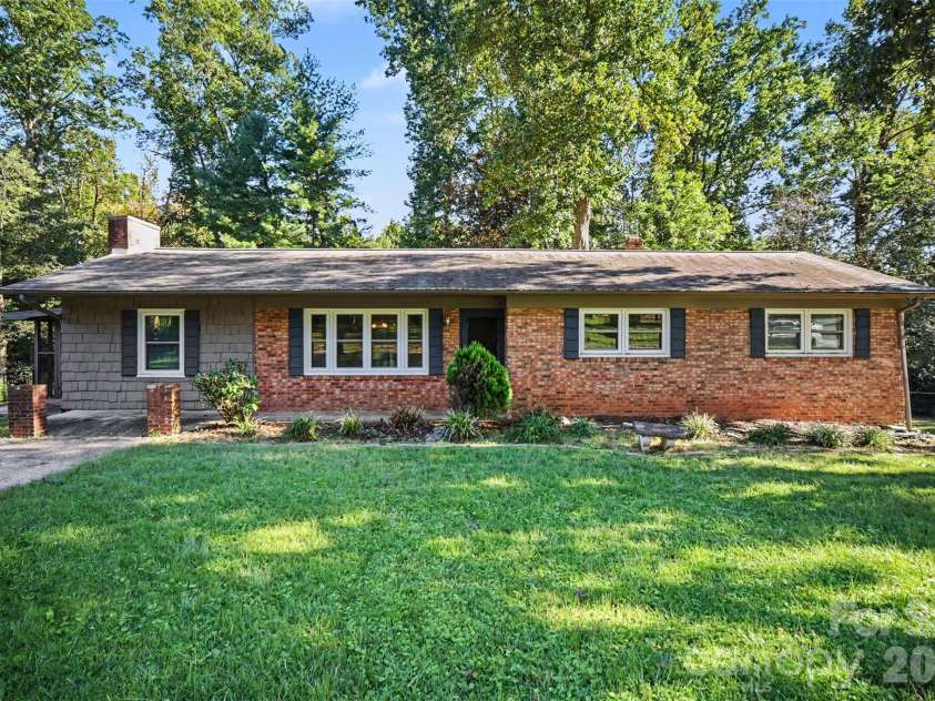 623 Westside Drive, Newton, NC 28658.  MLS# CAR4427242, YatesRealty ID 54457. 