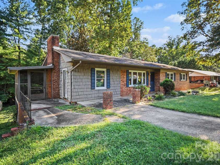 623 Westside Drive, Newton, NC 28658.  MLS# CAR4427242, YatesRealty ID 54457. 