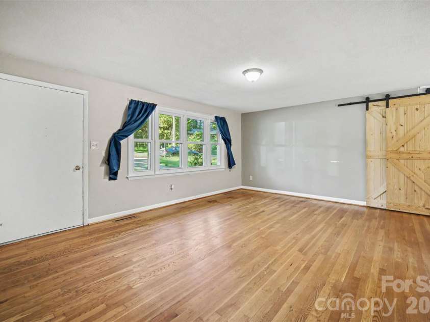 623 Westside Drive, Newton, NC 28658.  MLS# CAR4427242, YatesRealty ID 54457. 